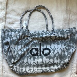 Alo Yoga Tie dye large shoppers tote NWT